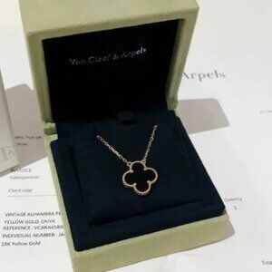 ✨✨Van Cleef & Arpels 18K gold, black agate necklace